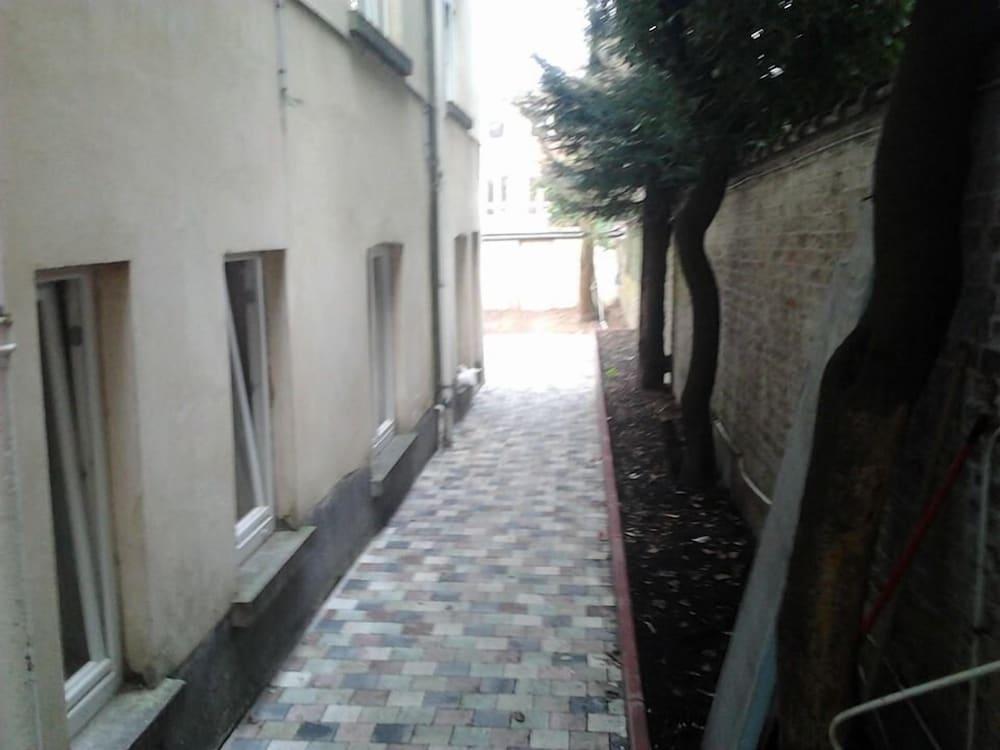 Hostel Louise Ixelles ภายนอก รูปภาพ